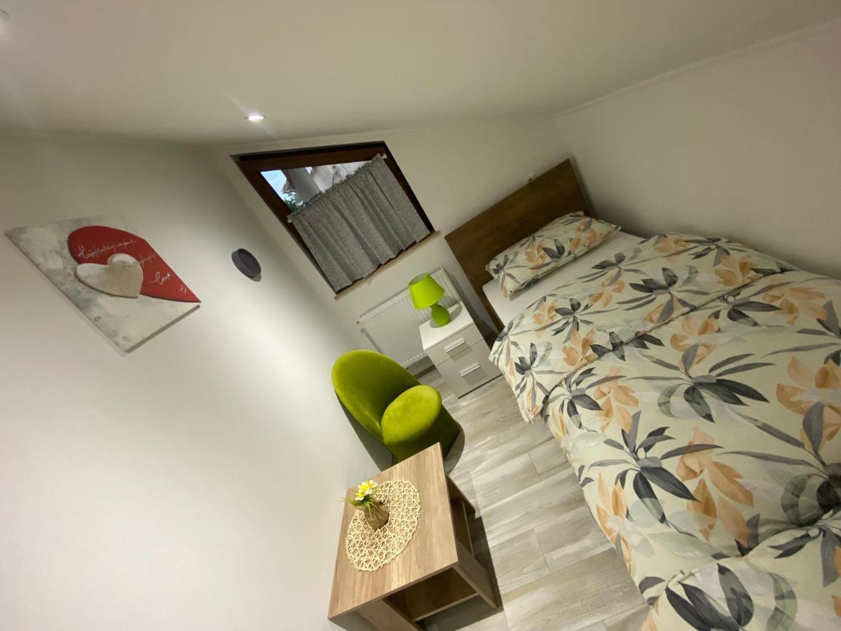 Apartman Filip Apartment Udbina ภายนอก รูปภาพ