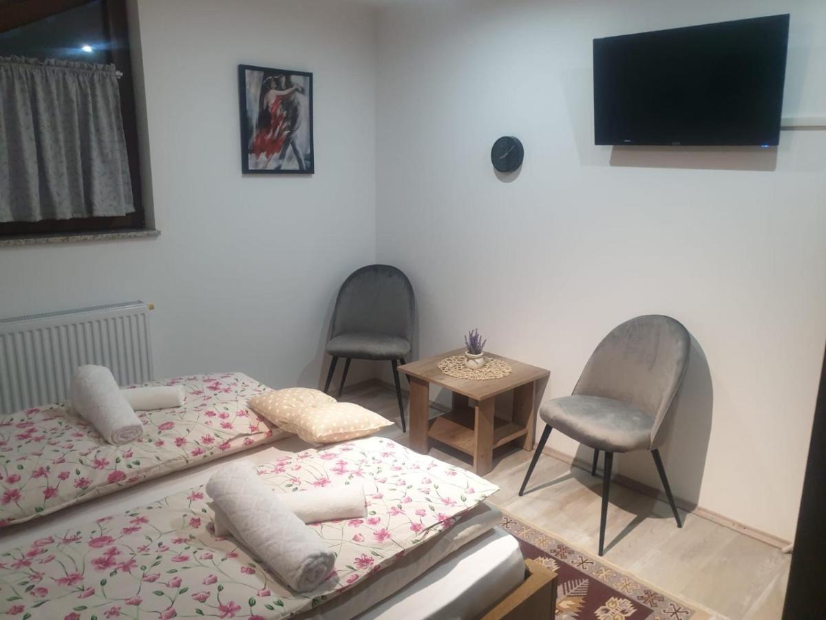 Apartman Filip Apartment Udbina ภายนอก รูปภาพ